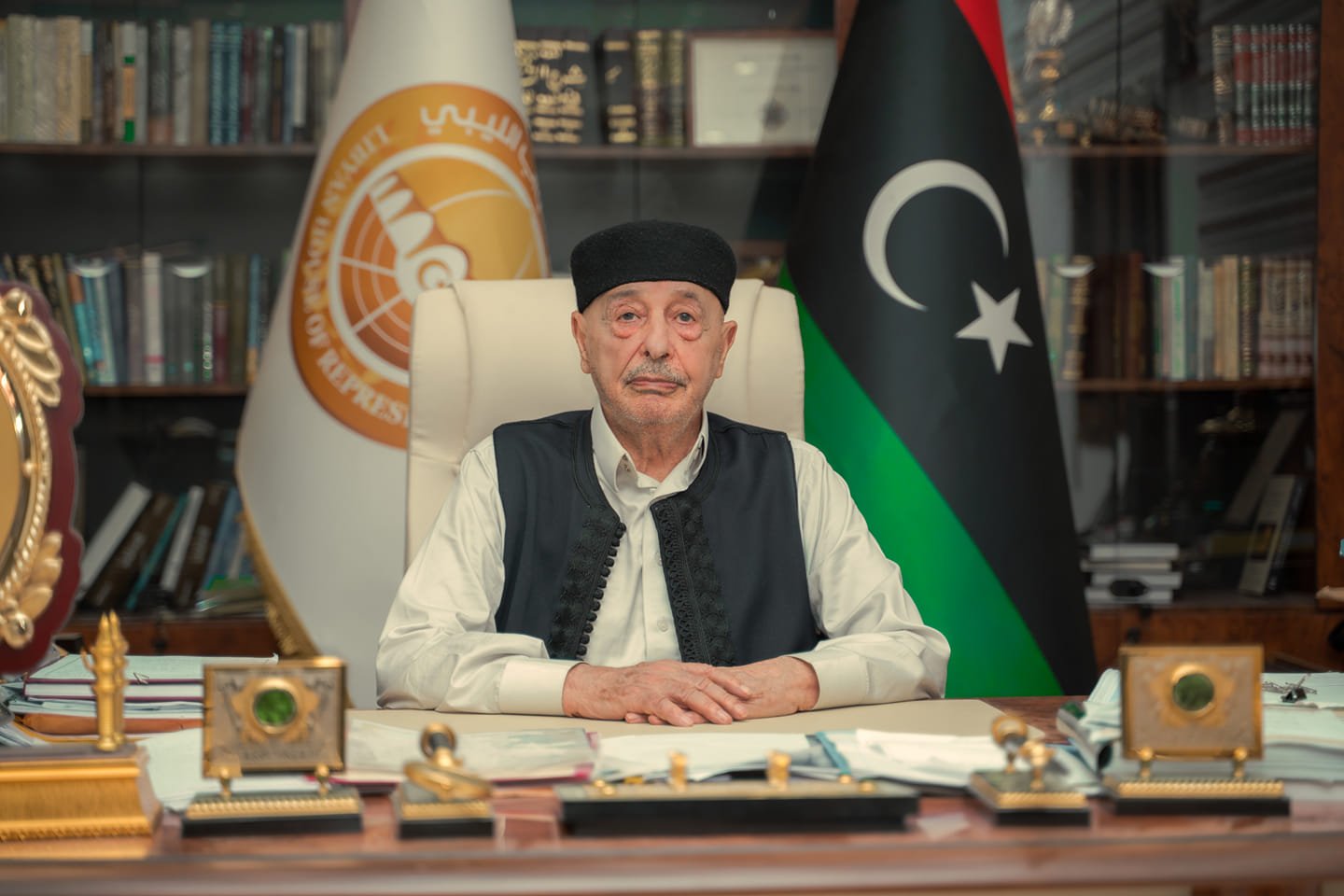 عقيلة صالح عيسى العبيدي مستشار قانوني ليبي. انتُخب أول رئيس لمجلس النواب الليبي بعد ثورة 17 فبراير 2014