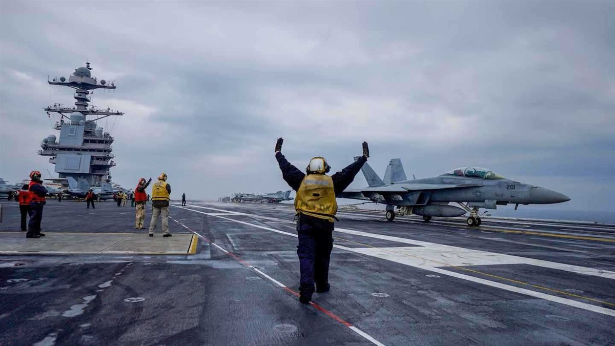 حاملة الطائرات الأمريكية "فورد" تصل الكاريبي في أكبر حشد عسكري قرب فنزويلا